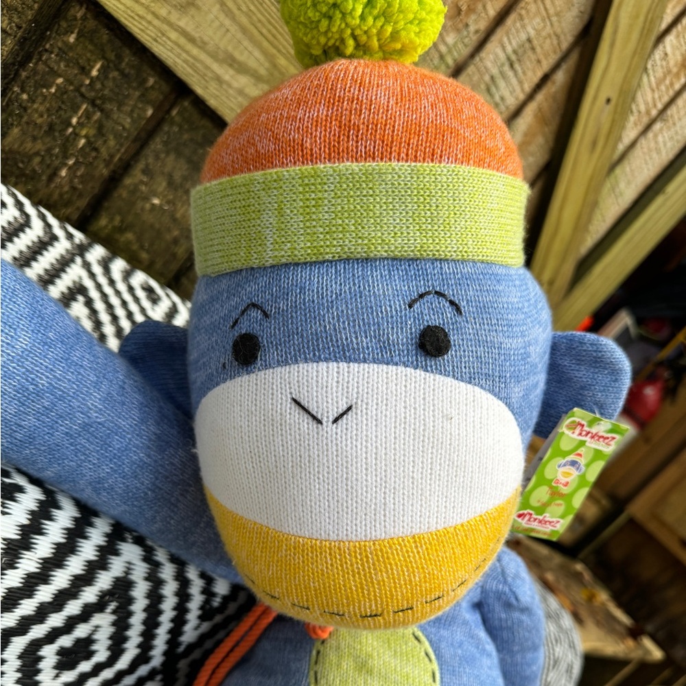 Giant display blue monkey MONKEEZ magnetic hands and feet